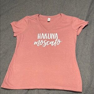 Hakuna Moscato wine shirt, NWOT, L